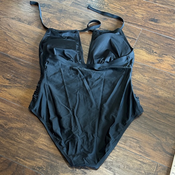 Cupshe Black One Piece Halter Tie Neck Slimming Padded Full Coverage Swimsuit 1X - Picture 7 of 13